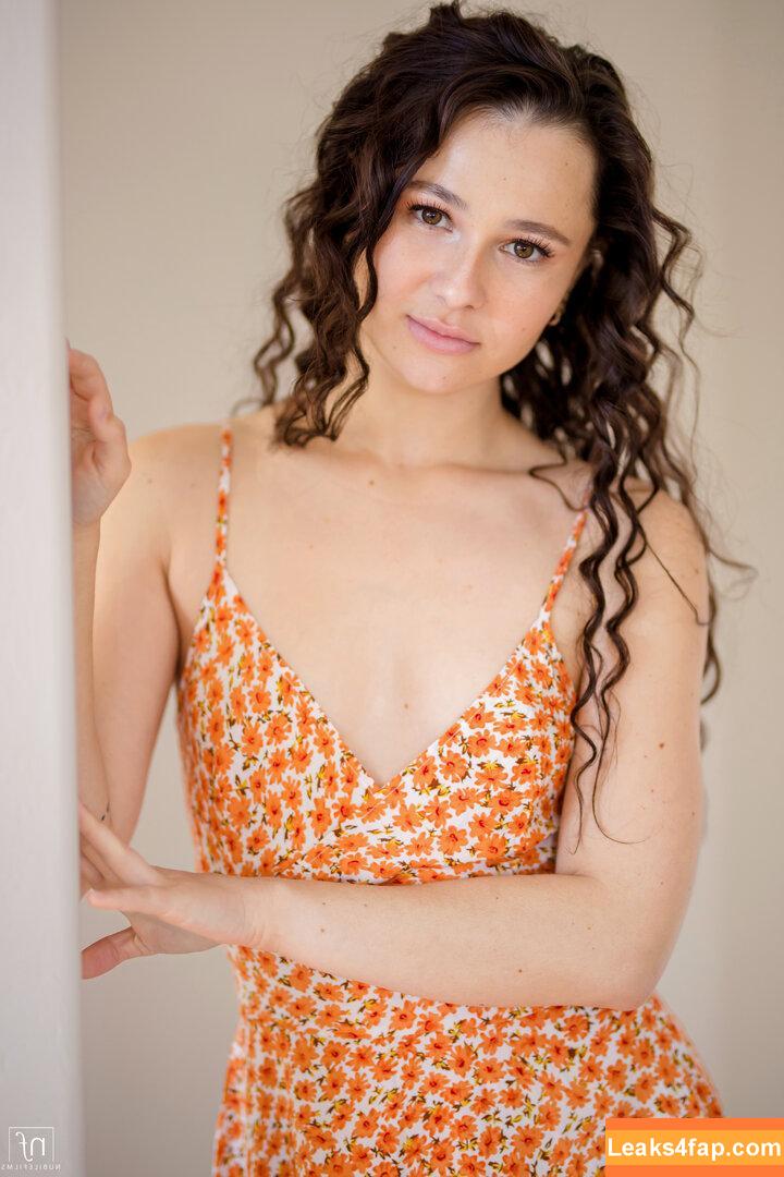 Liz Jordan / Lizjordanxxx / Lizzabell3 / notlizjordan / thelizziejordan leaked photo photo #0179