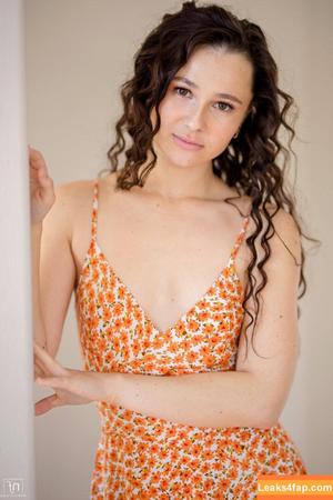 Liz Jordan photo #0179