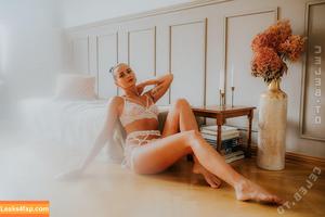 Liz Snowfoot photo #0162