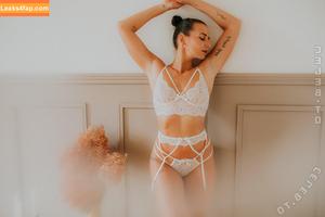 Liz Snowfoot photo #0164