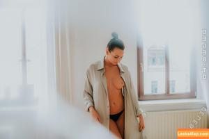 Liz Snowfoot photo #0173