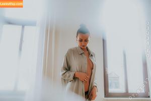 Liz Snowfoot photo #0174