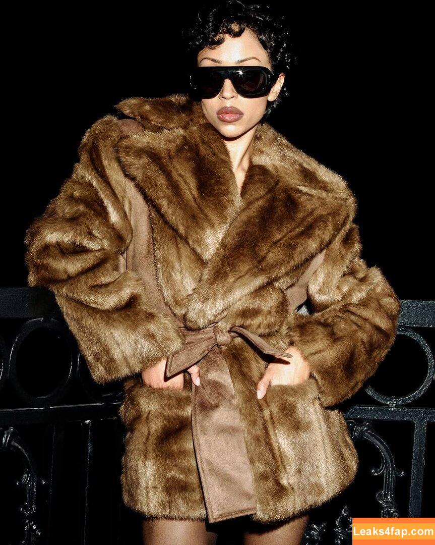 Liza Koshy / lizakoshy leaked photo photo #0172