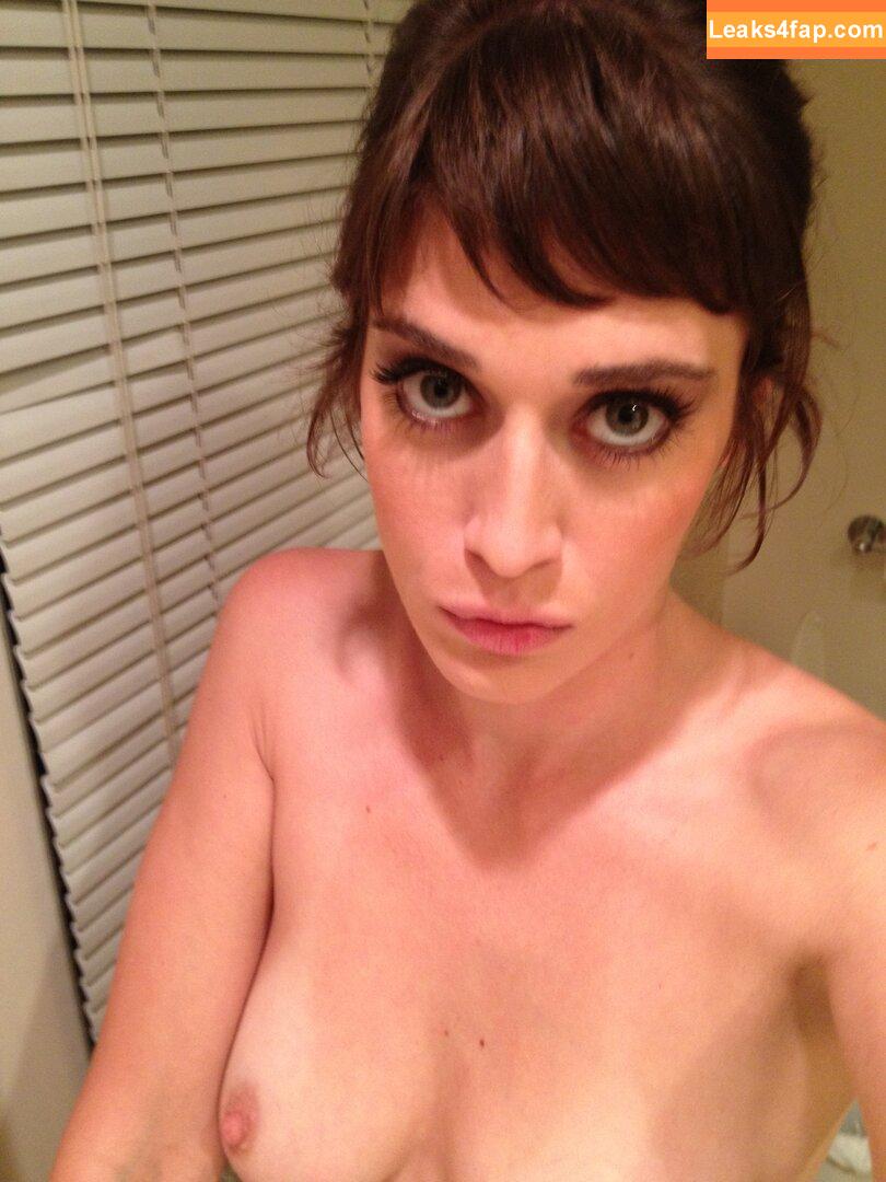 Lizzy Caplan / thelizzycaplan leaked photo photo #0001