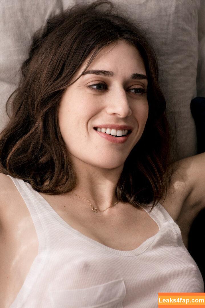 Lizzy Caplan / thelizzycaplan leaked photo photo #0030