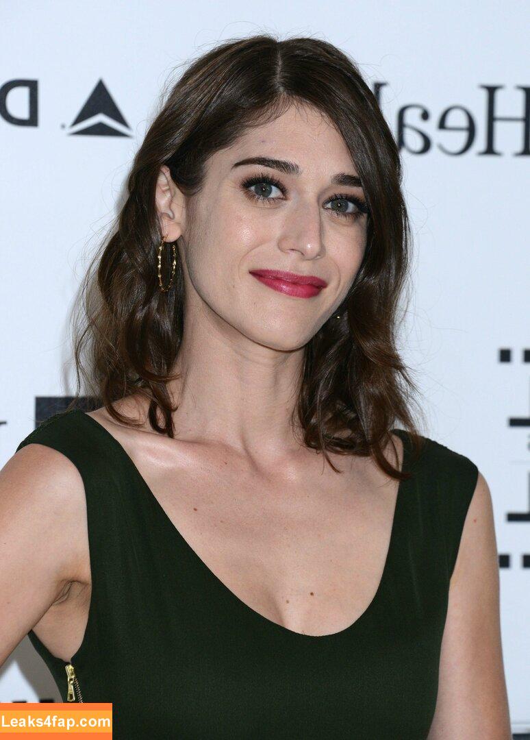 Lizzy Caplan / thelizzycaplan leaked photo photo #0050