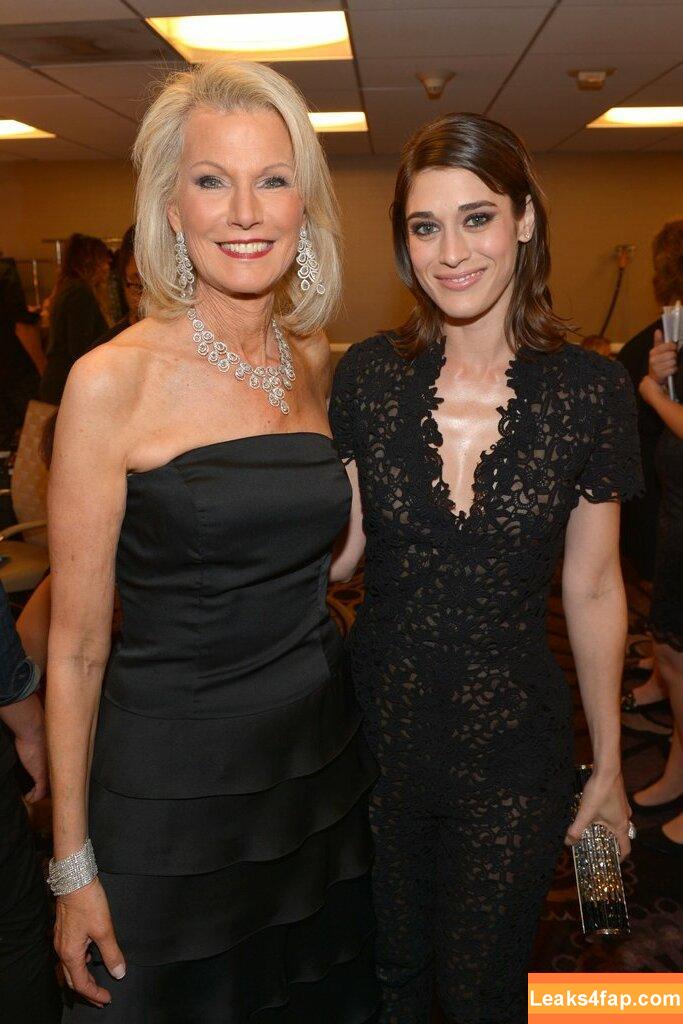 Lizzy Caplan / thelizzycaplan leaked photo photo #0071