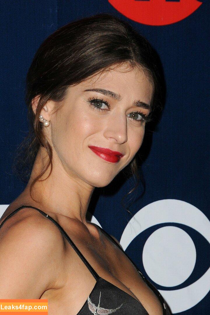 Lizzy Caplan / thelizzycaplan leaked photo photo #0079