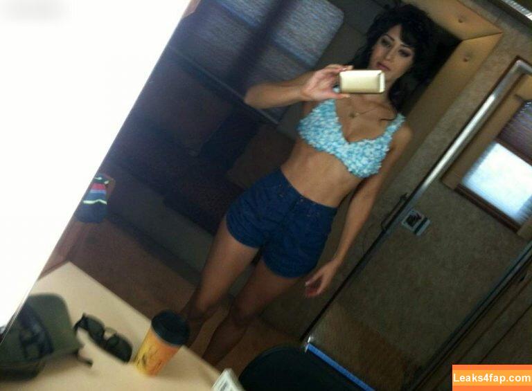 Lizzy Caplan / thelizzycaplan leaked photo photo #0101