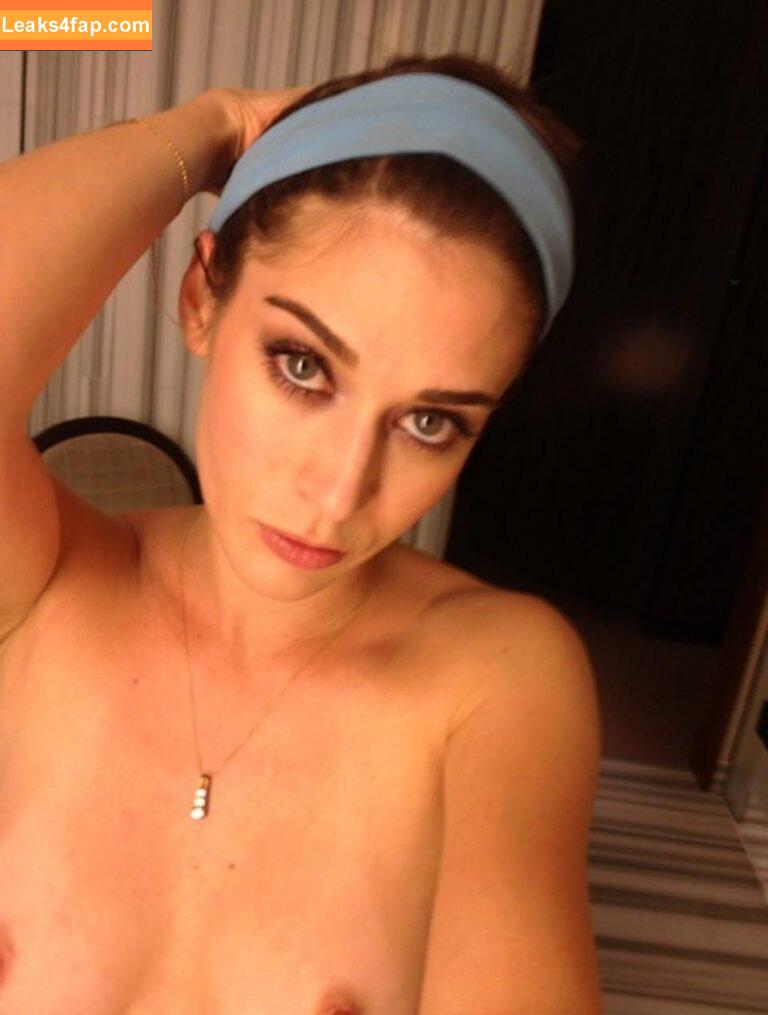 Lizzy Caplan / thelizzycaplan leaked photo photo #0102