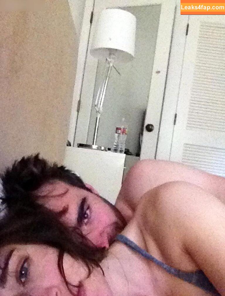 Lizzy Caplan / thelizzycaplan leaked photo photo #0106