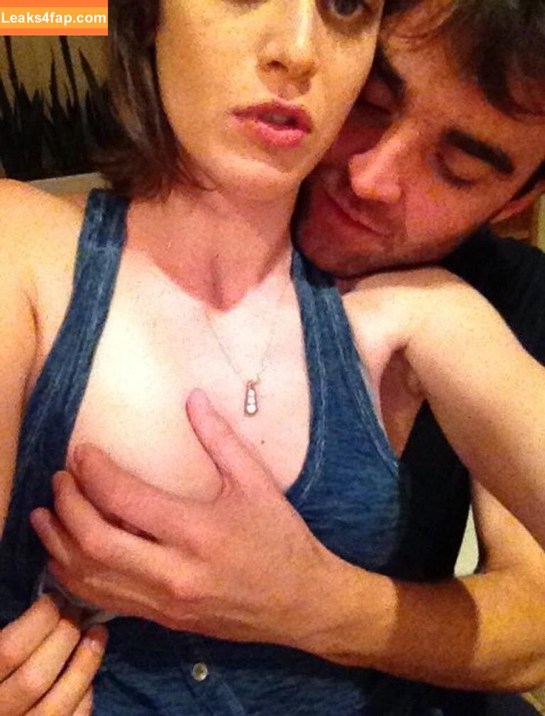 Lizzy Caplan / thelizzycaplan leaked photo photo #0110