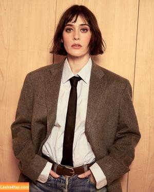 Lizzy Caplan photo #0178