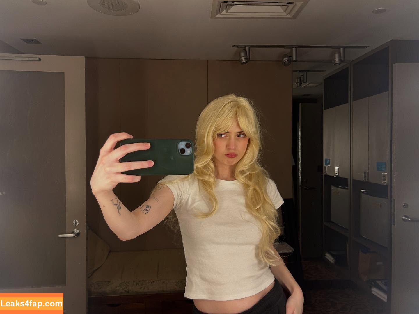 Lizzy McAlpine / jesus_yo / lizzymcalpine leaked photo photo #0093