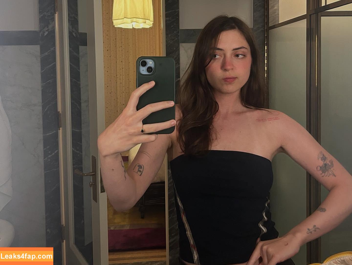 Lizzy McAlpine / jesus_yo / lizzymcalpine leaked photo photo #0097
