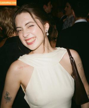 Lizzy McAlpine photo #0088