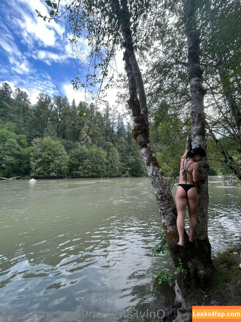 lizzysnyder18 / elizabethsnyder leaked photo photo #0171