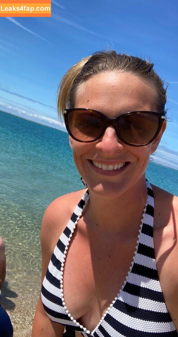 Local TV Presenters / Weather Girls / thelauraschweizer leaked photo photo #0462