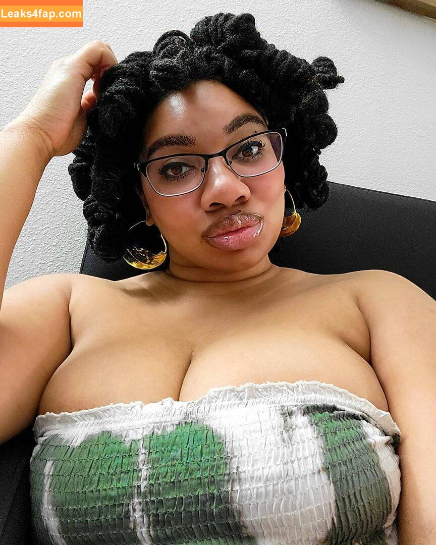 LockedHoneyPrincess / https: / u129269199 leaked photo photo #0013