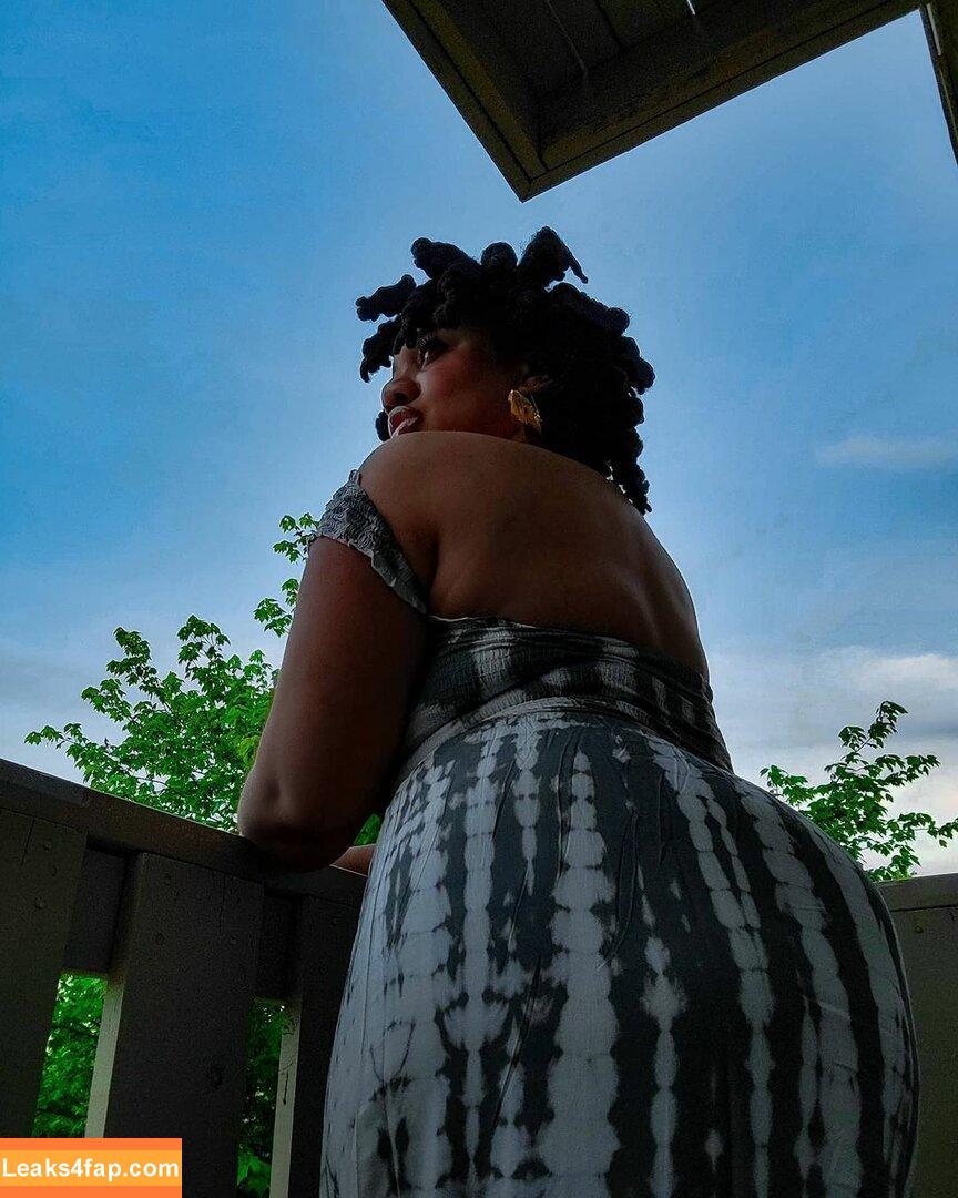 LockedHoneyPrincess / https: / u129269199 leaked photo photo #0017