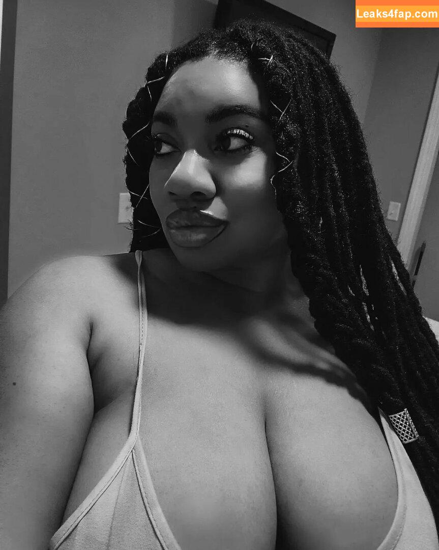 LockedHoneyPrincess / https: / u129269199 leaked photo photo #0021