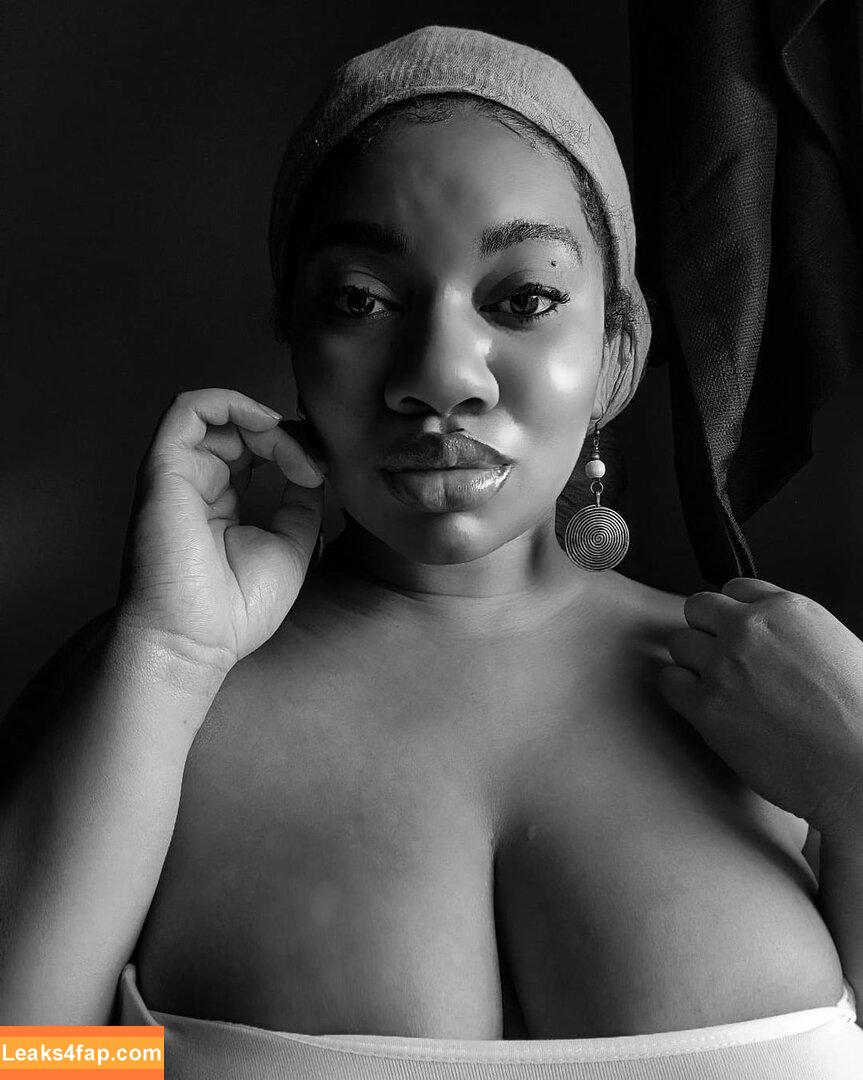 LockedHoneyPrincess / https: / u129269199 leaked photo photo #0024