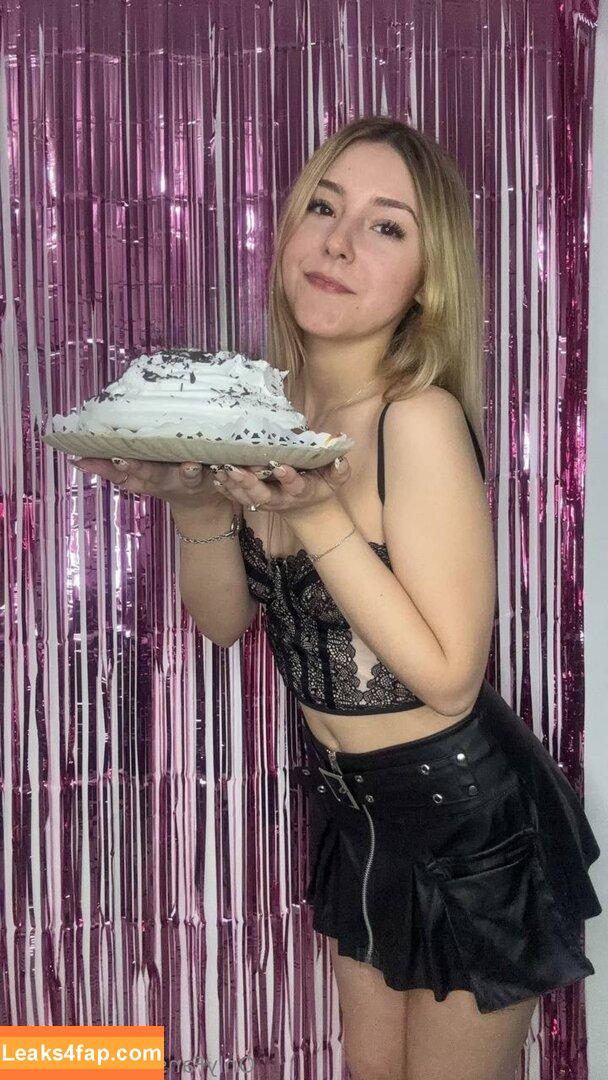 lola.elfie /  leaked photo photo #0015