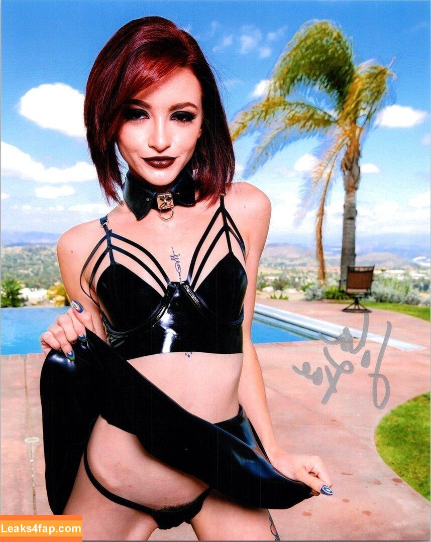 Lola Fae / dominalolafae / lolafaexxx leaked photo photo #1777