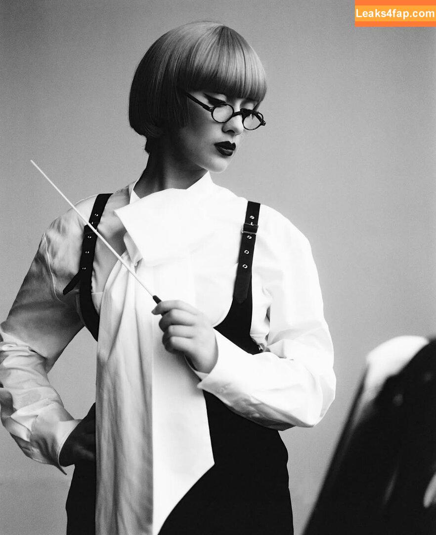 Lola Tung / lola.tung слитое фото фото #0043