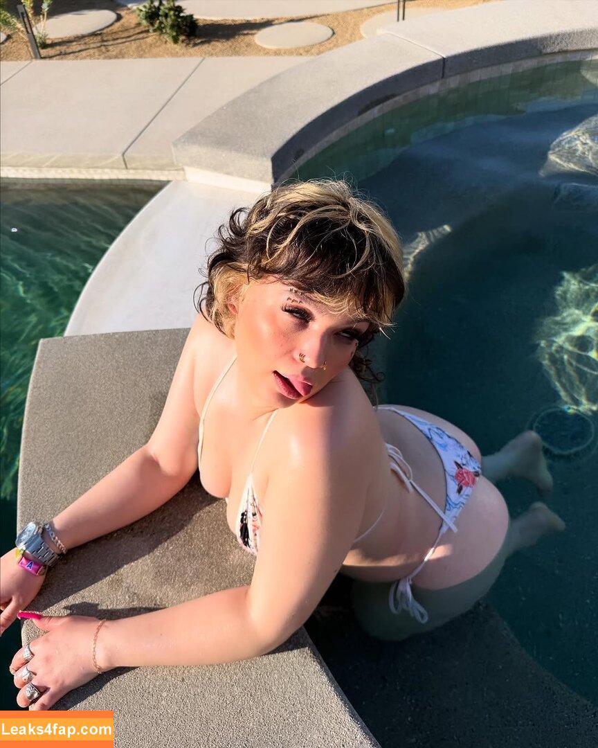 Lola Young / lolayounggg leaked photo photo #0005