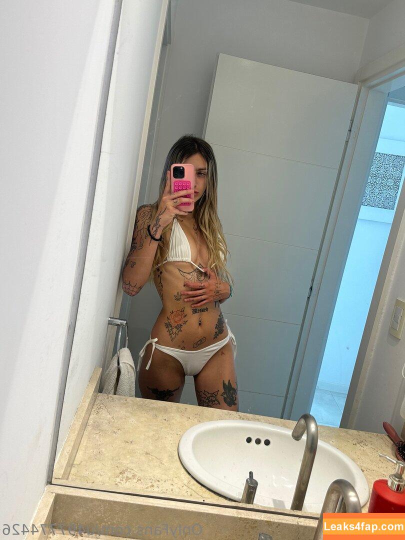 lolaaaesx2006 / iamlinaawom leaked photo photo #0014