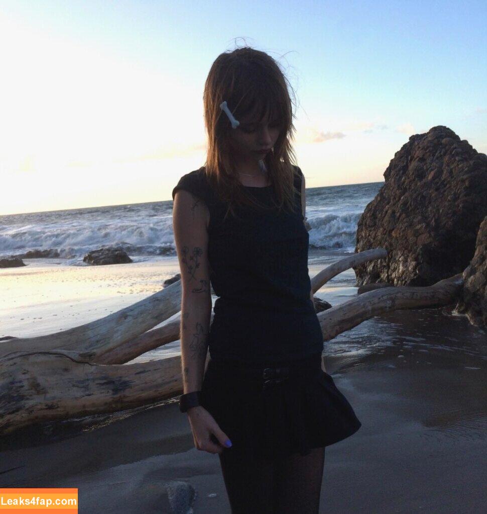 lolabllue / iused2bethehorsegirl leaked photo photo #0057