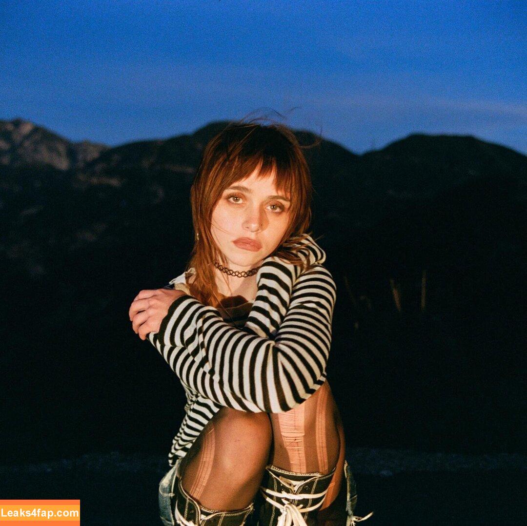 lolabllue / iused2bethehorsegirl leaked photo photo #0060