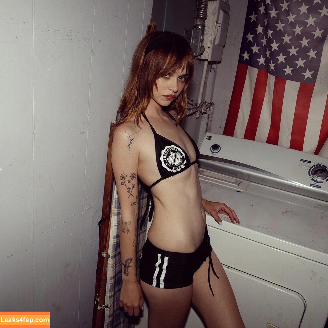lolabllue / iused2bethehorsegirl leaked photo photo #0064
