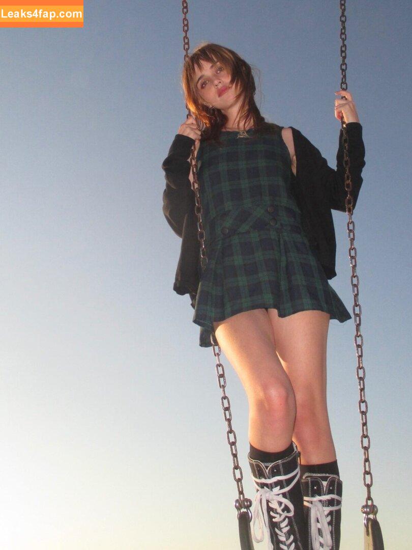 lolabllue / iused2bethehorsegirl leaked photo photo #0072