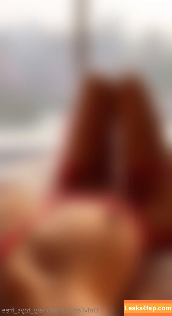 lonely_toys_free /  leaked photo photo #0122