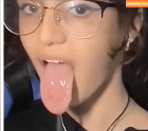 Long Tongue Fetish / _longtonguelewis / diqueentongue / longtonguelewis leaked photo photo #0328