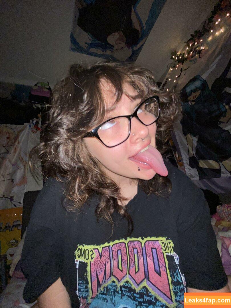 Long Tongue Fetish / _longtonguelewis / diqueentongue / longtonguelewis leaked photo photo #0365