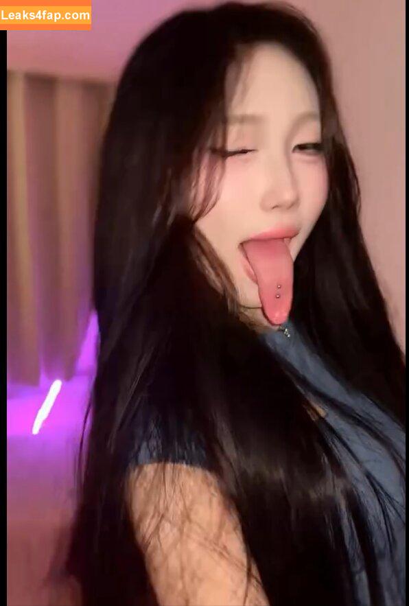 Long Tongue Fetish / _longtonguelewis / diqueentongue / longtonguelewis leaked photo photo #0449