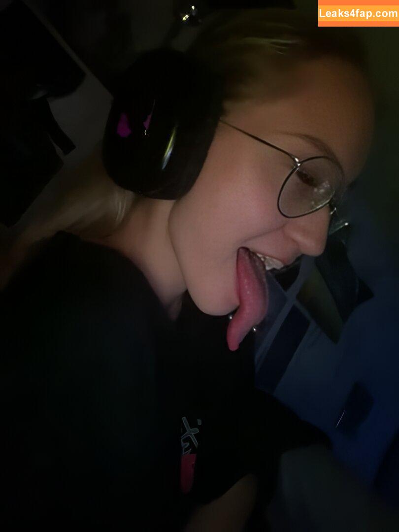 Long Tongue Fetish / _longtonguelewis / diqueentongue / longtonguelewis leaked photo photo #0499