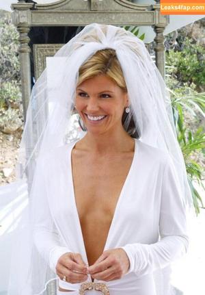Lori Loughlin photo #0009
