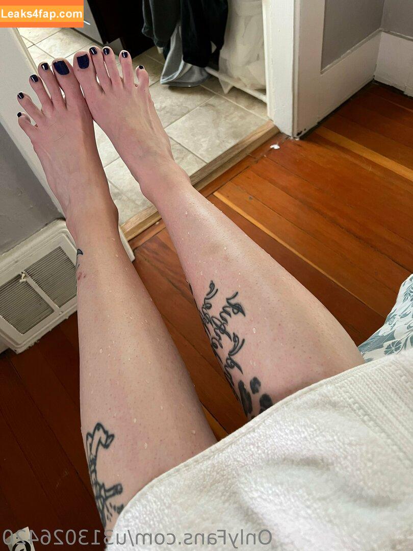 loritoes32 / toelover__ leaked photo photo #0012