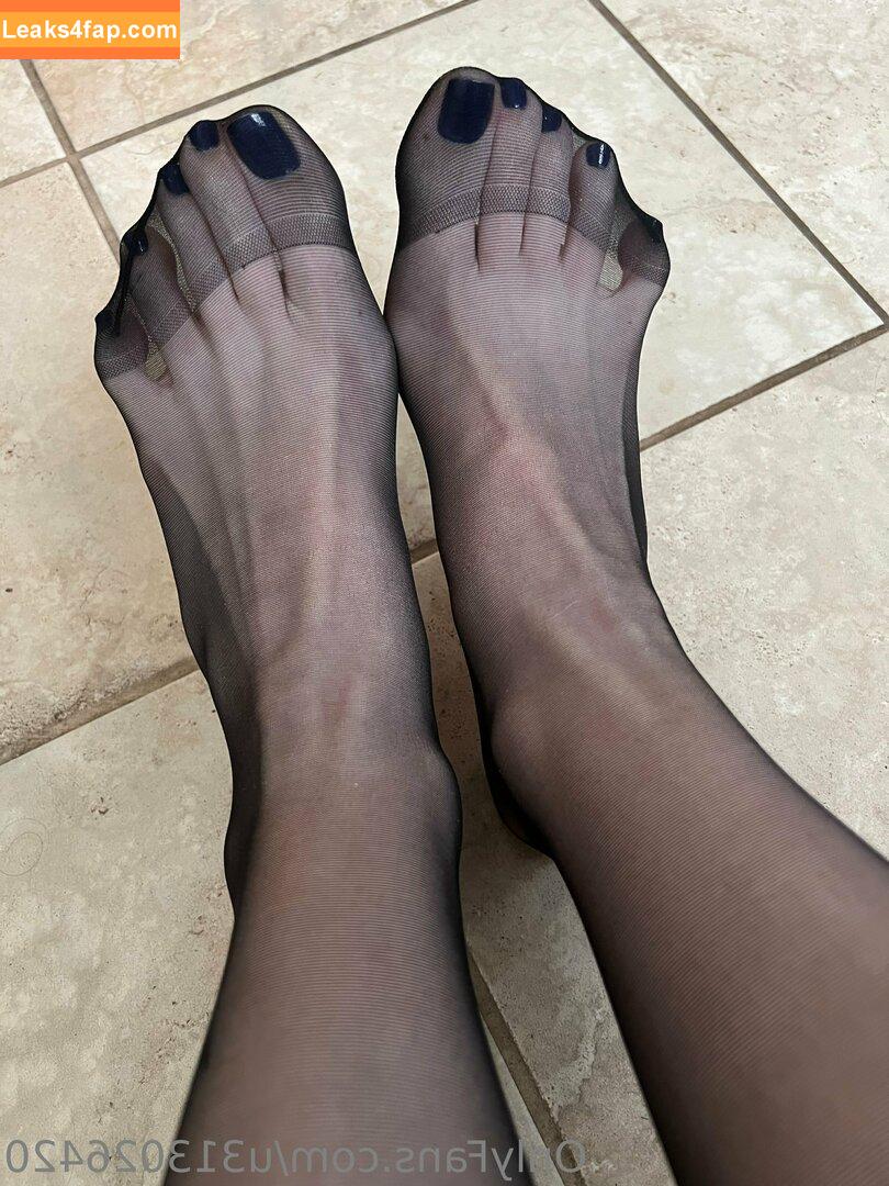 loritoes32 / toelover__ leaked photo photo #0024