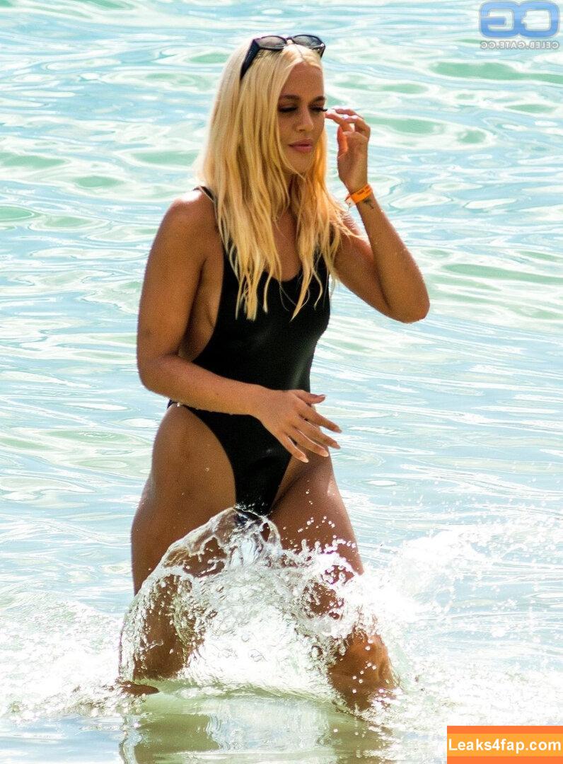 Lottie Tomlinson /  leaked photo photo #0010