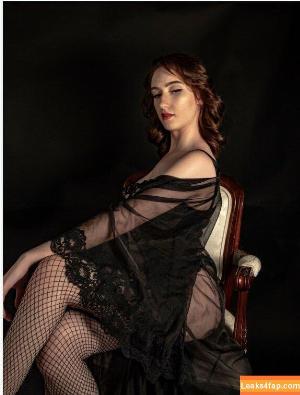 LouiseBordeaux photo #0179