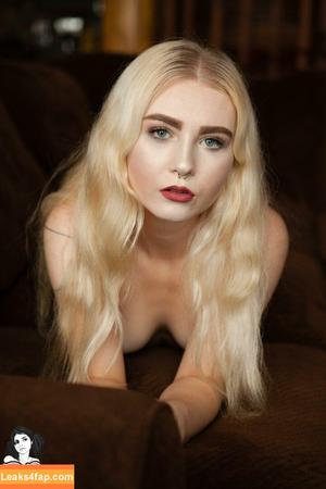 Loveless photo #0112