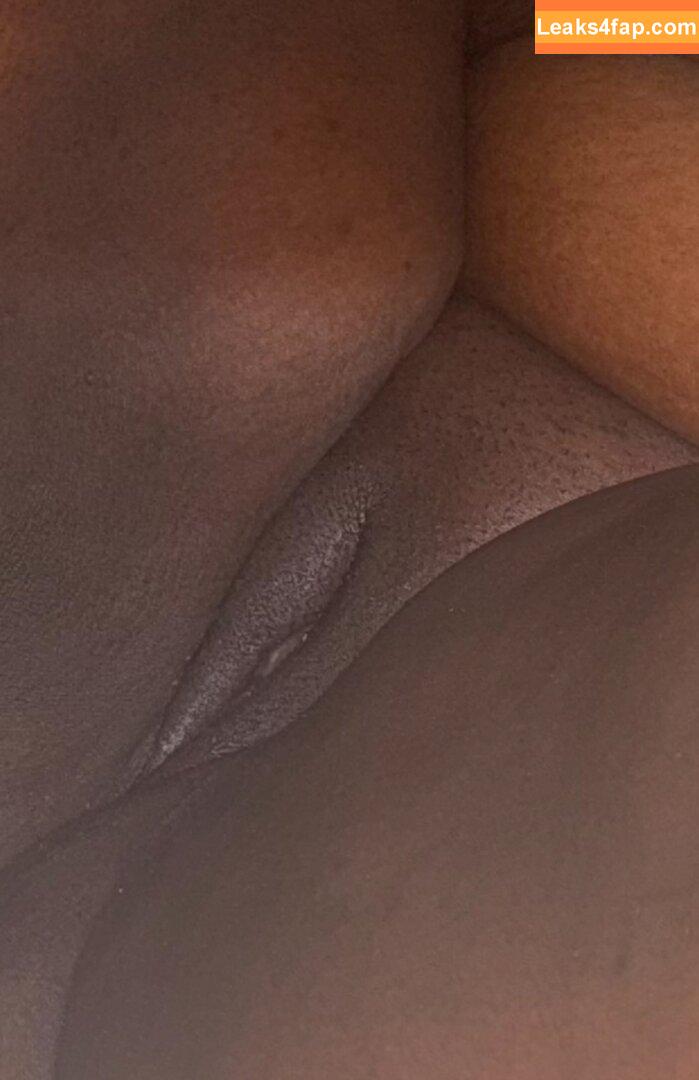 Lovelypeaches / lovelypeachespopsinger100 leaked photo photo #0023