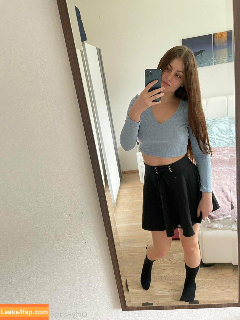 lovelytinnaxo / letlovegrow leaked photo photo #0003