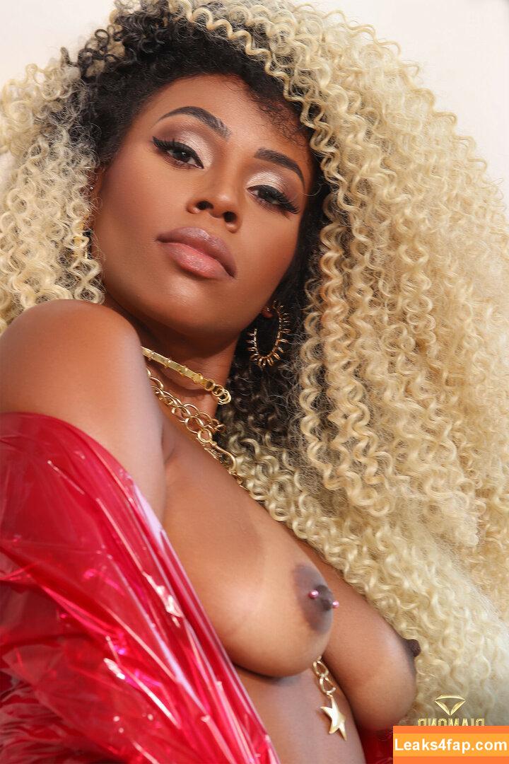 Lua Santana / luasantanaoficial leaked photo photo #0056