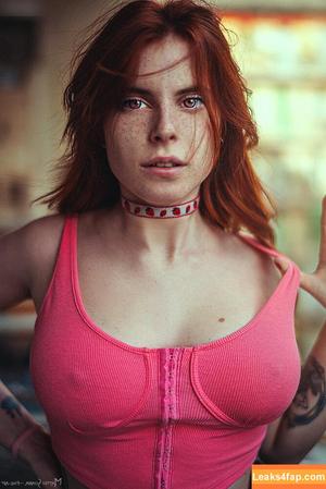 Lucilla Jiggly photo #0063